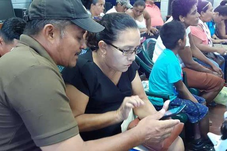 CAPS realizando sus actividades con las Tablets