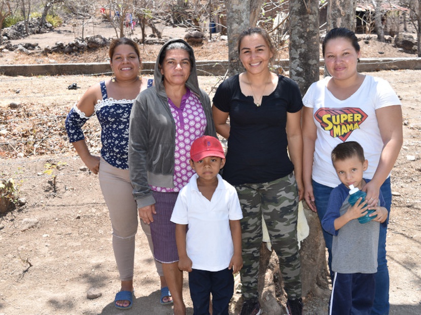 El Horcón: Mujeres se toman el puesto de agua