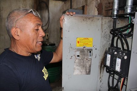 Paneles de control que permiten trabajar el sistema de agua