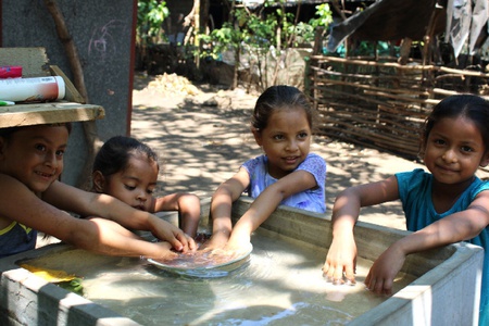 Niñez Felices con Sistema de Agua