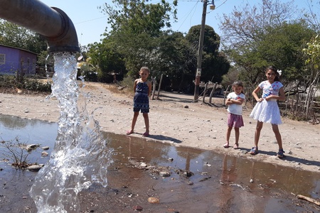 Sistema de Agua comunitario, Acceso a agua.