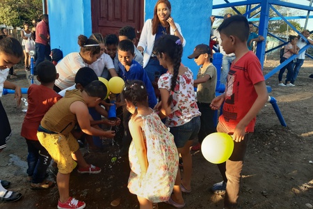 Niñez Felices con Sistema de Agua
