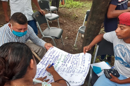 Reunión de grupos para encontrar las problemáticas