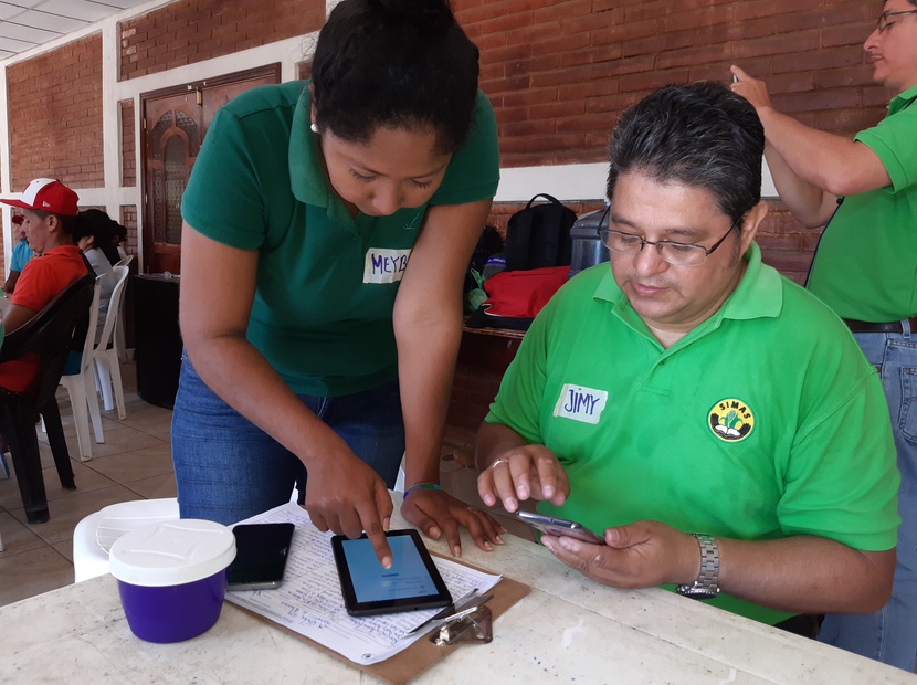 Equipo de Trabajo de SIMAS preparando capacitación